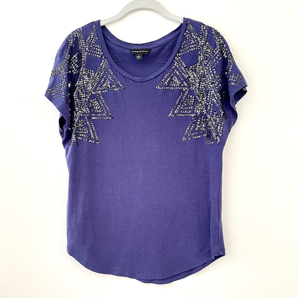 Sequined navy t-shirt EUC